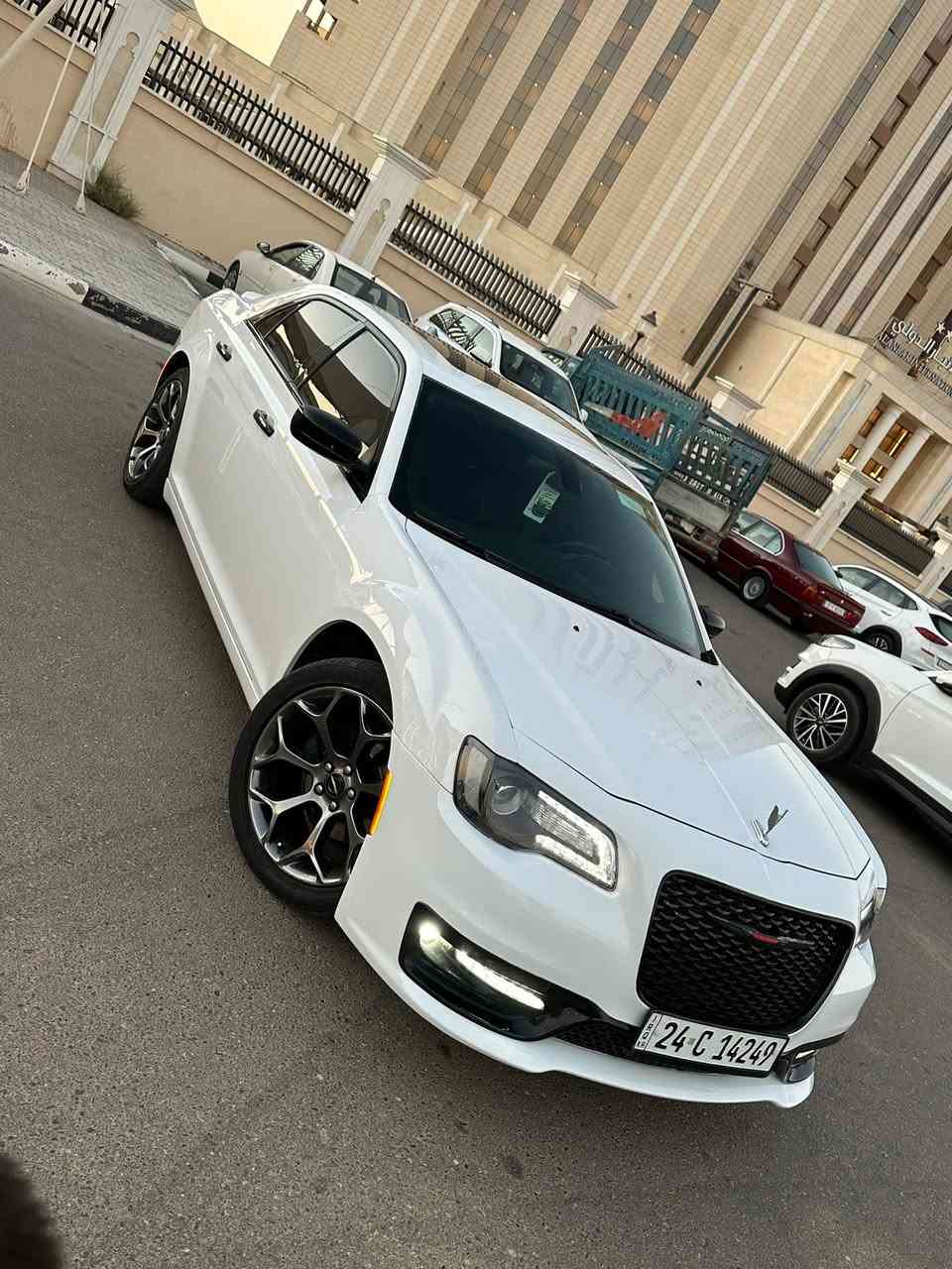 *للبيع أوباما S 300 موديل 2015 كندي اصلي*
*السلام عليكم اخوان*
*السيارة: أوباما  300 S موديل 2015*
*اللون: ابيض لؤلؤي يخبل*
*المنشأ: كندي وارد امريكي مو خليجي*
*المحرك: 6 سلندر 3.6 - عزم وقوة ومصرف معقول*
*الممشى: 104 الف ميل بس، بعدها بعمرها*
*شاشه كبيره بنوراما تبريد قطعتين ❤️‍🔥*
*الرقم: دهوك، سنوية + هزة جدد*
*التحويل: مباشر باسمك بدون لف ودوران*
*التظليل: بيها كتاب رسمي مثبت بالسنوية*

*السعر: 270 ورقة وبيها مجال للشراي الصدك*

*المكان: الأنبار - الخالدية*

*الفحص حق الجميع: شوف الصور، شوف السونار، وتعال افحص وين ما يعجبك. بيك خير وتدلل، السيارة كفالة عامة والشراي ما نختلف وياه*

اللي يريد سيارة نظيفة ومحركها يعيش وياه سنين، هاي هيه.

للاستفسار رقمي ...***********
