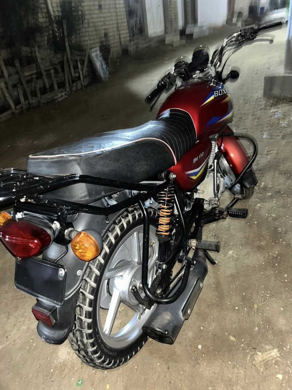 دراجة بوكسر موديل 18 مستعجل على بيعتها
الدراجة نضيفة كفرات ومكينتها ناعمة حلوة بس بيها دخانة نادر متصير بالصالنصة اشاير شغالة نكرة سلف وهندر شغالة اوراقها كاملة بس الدراجة يرادلها ادامة اني توني مبدللها دهن اصلي الكلج عندي تعبان يرادلة تبديل الدراجة سعرها 650 مو سعرها هذا بس مستعجل عليها رقمي ***********
