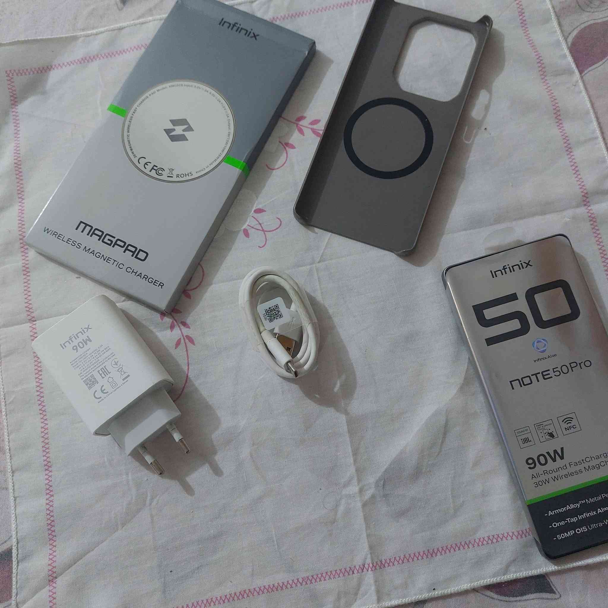 قبل شهرين من اخذته 
للبيع جهاز Infinix Note 50 Pro 4G
تدعم الشحن 90w+شاحن لاسلكي 45w
حجم الشاشه ٦.٧٨انج 
التردد ١٤٤Hz
سطوع الشاشه 1,300Nits
بصمة الإصبع + بصمه الوجه 
يدعم ٢ SIM
ذاكره 256GB+ رام 12GB
الكاميرا الخلفيه 50 ميكابكسل
الكاميرا الاماميه 32ميكابسكل
السعر 385 بي مجال بسيط 
***********
