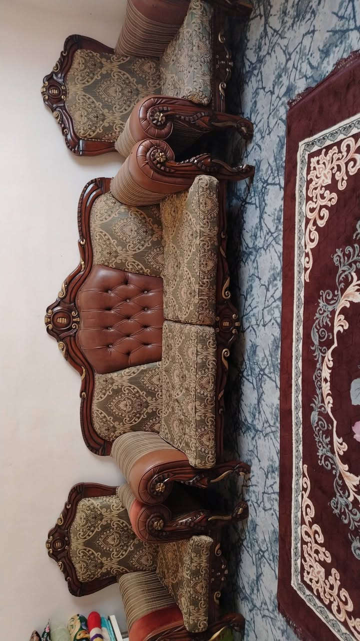 تخم عشر مقاعد نظيف مثل ما موظح بصوره 350 الف اي استفسار تواصل ***********
