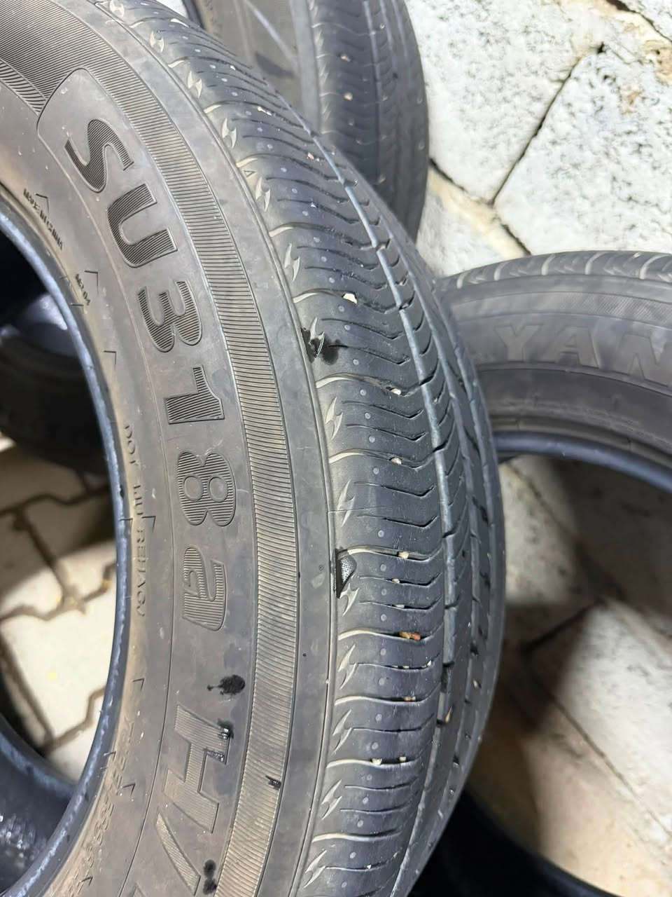 السلام عليكم 
تخم كامل مع السبير نظيفات كلش
265/60R18
السعر ٢٠٠
العنوان بغداد الشعلة 
***********
