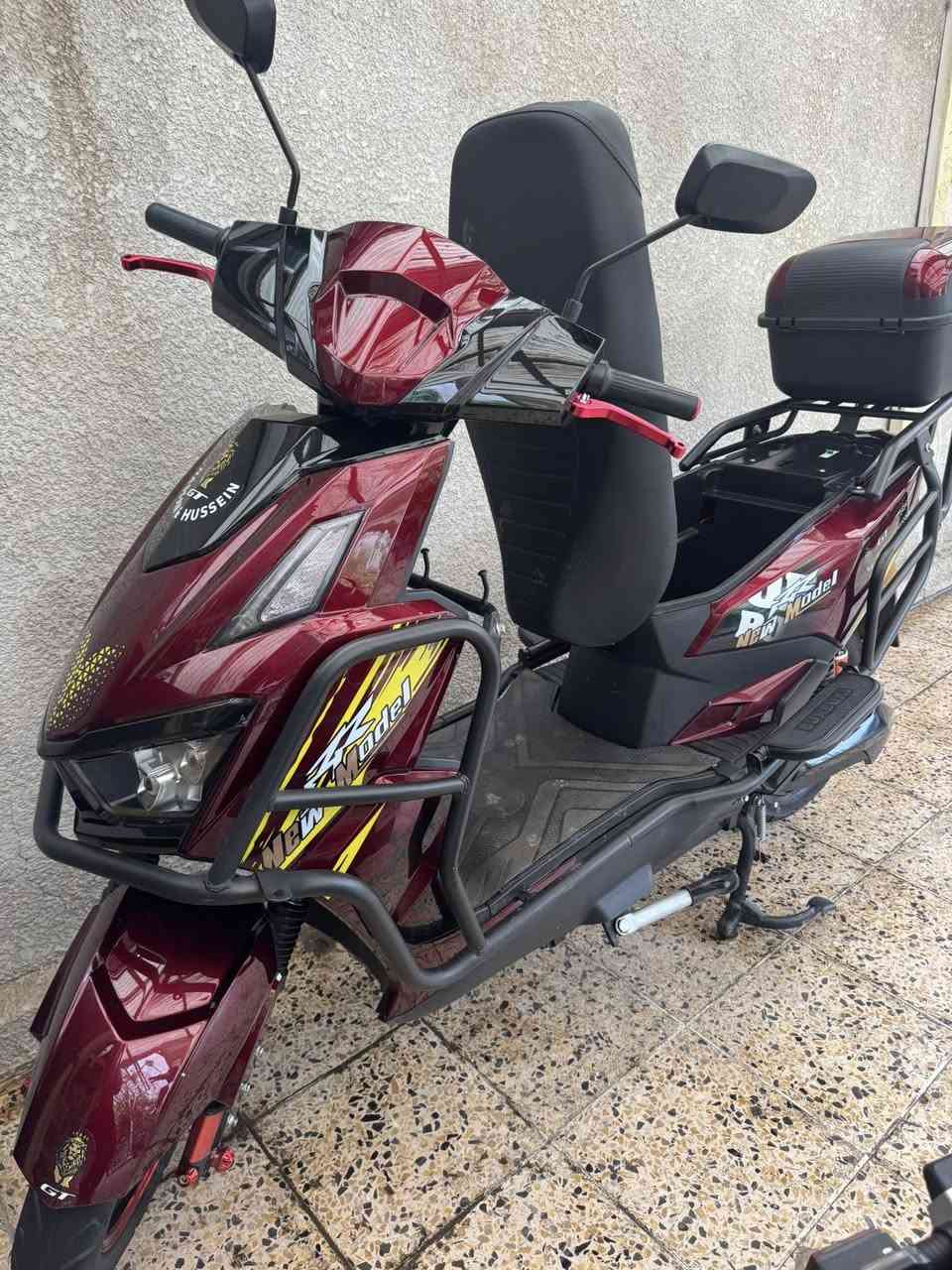 السلام عليكم دراجه شحن نوع ماتركس
٦ بطاريات  مسطره ٣٨ امبير 
ملف ٣٨٠٠ واط
سرعه ٨٥ 
٤ نمر 
دراجه جديده استخدام جدا قليل 
مكاني بغداد الشالجيه قرب جامع براثا 

*********** واتساب
