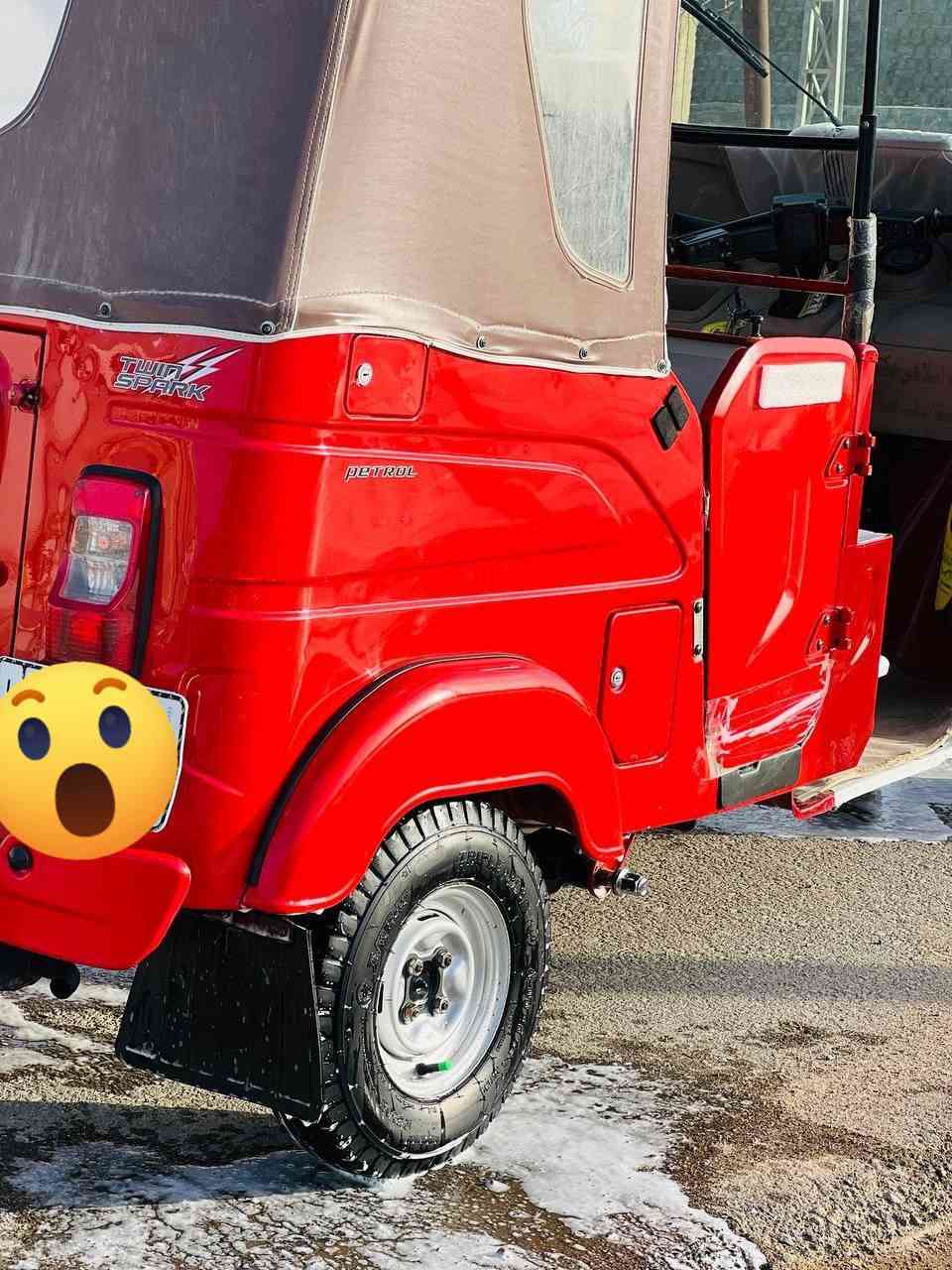 سلام عليكم تكتك للبيع موديل 24 رقم كربلاء لوحه وسنويه وهزه مداور ثاني يوم  التكتك جديده بعدهي زيرو مكاني رفاعي ***********
