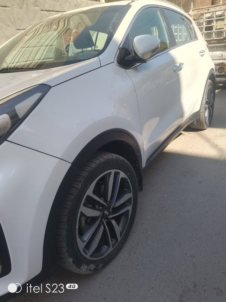 السلام عليكم سبورتج خليجي موديل 2019
مكينة 2000 دوش 
تبريد قطعتين 
ويل حجم 19 
تاير جديد 
بطارية جديدة 
حداده جديده 
ماشية 73 كم حقيقي 
أشاير مري 
بدون ايرباك 
( فقط صبغ داعميه امامي و خلفي للجمالية) 
بدون ايرباك 
السعر 175 ورقة 
الاتصال / *********** 
مكان السيارة بغداد
