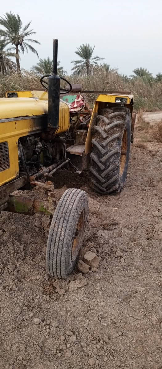 للبيع عنتر 71 موديل 89بدون تخم تاير جديد جوبلس محرك لا تنقيص ولا تبخير كير جيد جداً بور ستيرن كهربائيات كله جاهزه وراه رفاس متر وخمسه وثمانين انكليزي وفدان خميسي مكان كربلاء الحسينيه السعر سته مليون وخادم للطيبين 
***********/ ***********
