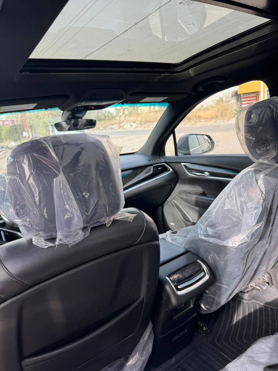 كاديلاك XT6 2022 luxury
للبيع او مراوس

( اعلى فئه ) 6 سلندر فول مواصفات بدون رقم .
وارد امريكي صوره بالمنشور ، صبغ حزام توحيد لون .
ماشية 51 ميل  .
فول رادارات تفاعلي  امامي وخلفي وجانبي 
شاشه لمس اوتو كار بلي ( وايرلس )  
شاشه لمس + ماوس
ستيرن كهرباء + تدفئه
خروج عن المسار
ربط المركبه بنظام wfi تحكم عن بعد
حساسات امامي وخلفي وجانبي 
سستم صوت (  بوس ) 
شاحن وايرلس
3 قطع تبريد مناخ منفصل 
مقعد السائق خزن ميموري
تدفئه وتبريد بالمقاعد الاماميه 
تدفئه بالمقاعد الخلفيه
المقاعد الخلفيه منفصل vip
ومقاعد الصف الثالث كهرباء فتح واغلاق 
لايت 3 عدسات ترحيب
ترحيب شعار كاديلاك عند اللاقتراب
صندوق كهرباء ( فتح واغلاق بالحركه )
 السعر ٢٣٠ ورقة وبيها مجال . 
العنوان بغداد الدورة
للاستفسار اتصال
 ***********
