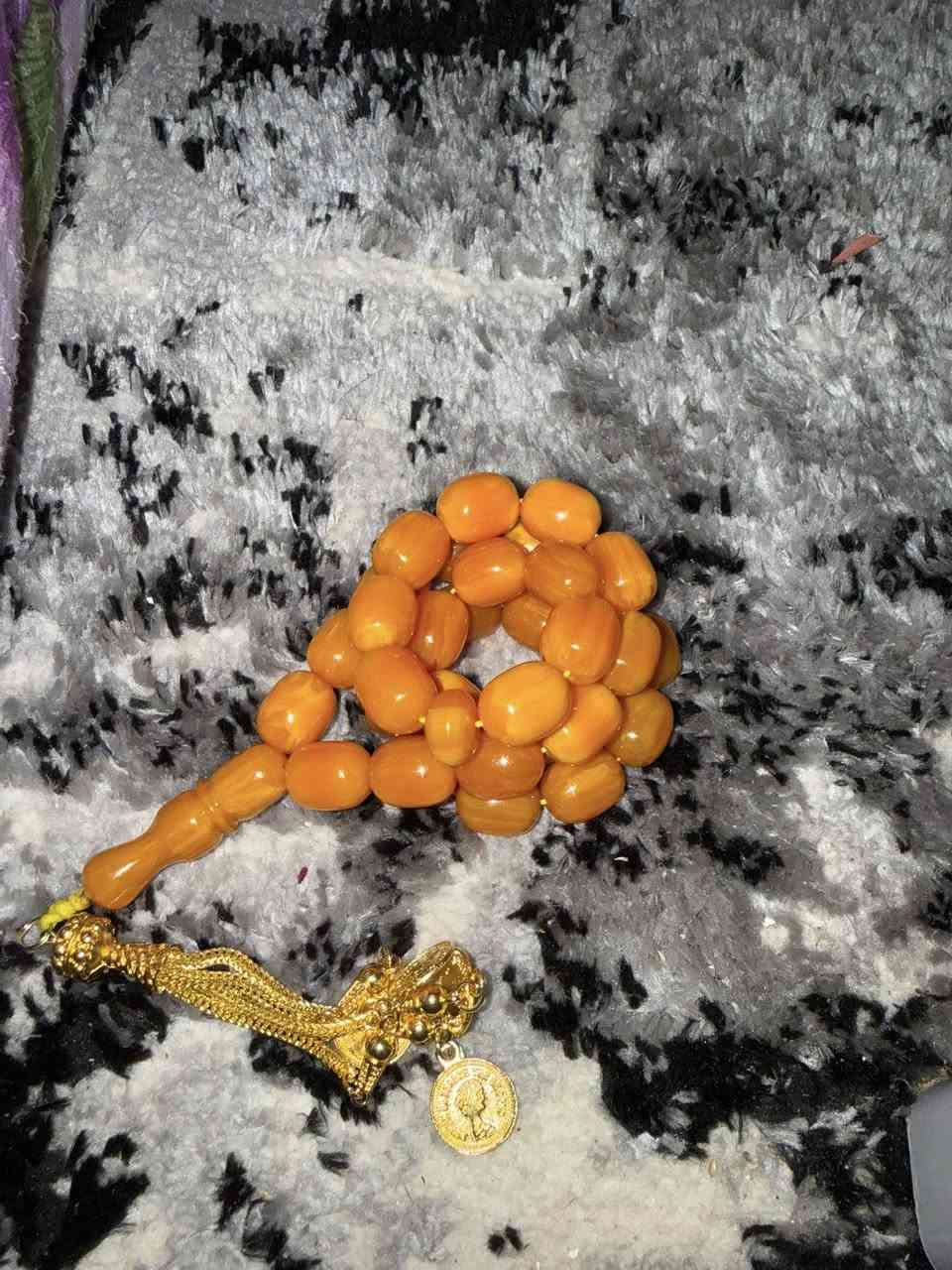 متاح سندلوس باكستاني قديم مغلف الوزن 75 غرام كصه تفاحيه وشرط وشم وعطاب السعر 75 الف حجم الحبه 14 البصرة المشراق الجديد ***********
