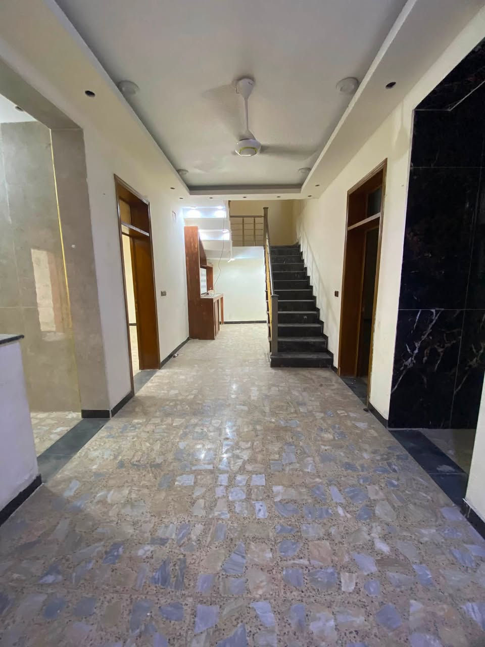 دار لليجار مساحه 160متر 3غرف نوم 🛌 +ستقبل+صاله+مطبخ+صحيات 
موقعه كلش ممتاز 📍العنوان بغداد الدوره مدخل البوعيثه مجمع السلام قرب السيطره بيت كلش جبير اواسع 
الاستفسار ***********
