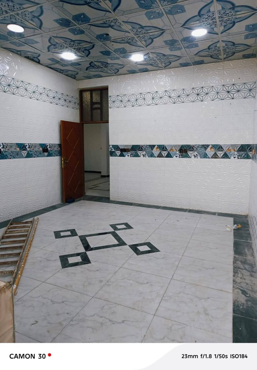 بيت للبيع مساحه 600 قرب مجسر حي الحكيم(الحولي) نزلة معمل الثلج البناء 200 متر درجه اولى يحتوي ع استقبال ومطبخ وصاله وغرفتين وحديقه اماميه كبيره السعر(100) الشراي يتصل (***********)
