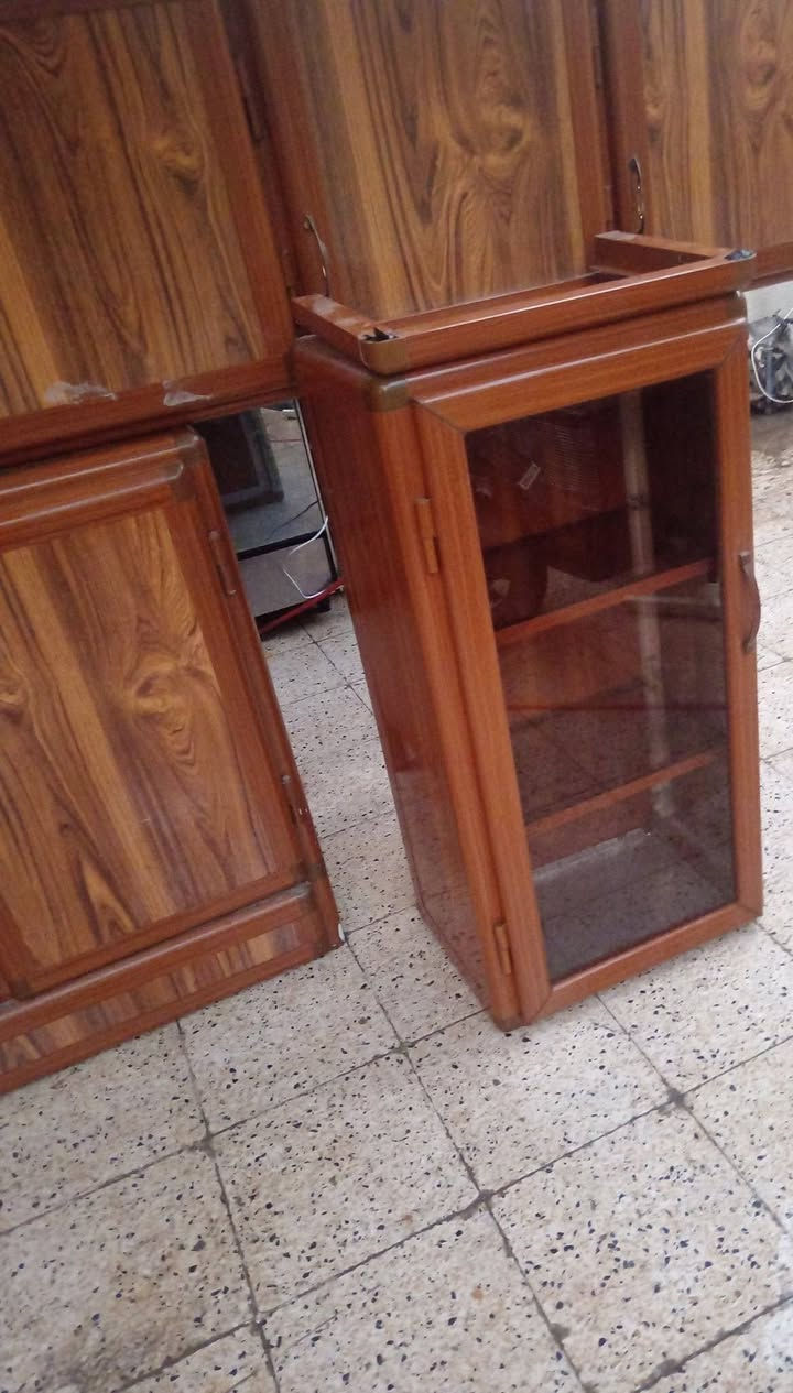 كاونتر واحد ارضي وثلاث قطع تعليق السعر 225- دولاب تعليق الملابس المنيوم السعر 50- الشراي يتصل ***********-*********** وادي حجر
