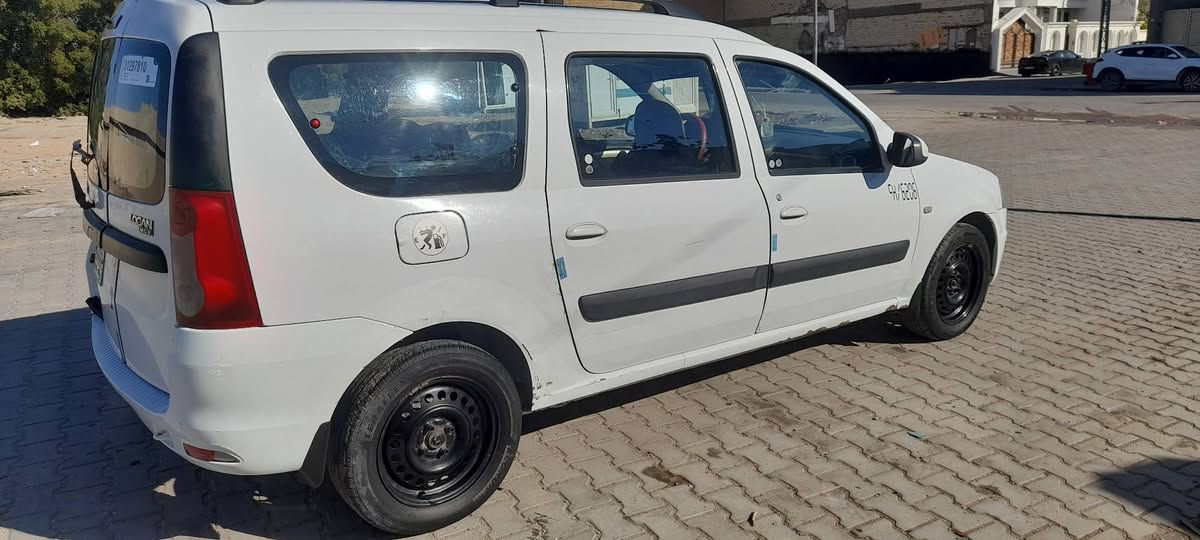 سلام عليكم  رينو موديل 2013 سياره نضيفه  تفاصيل  تصل عله هاذه رقم وبي واتساب *********** مكاني نجف
