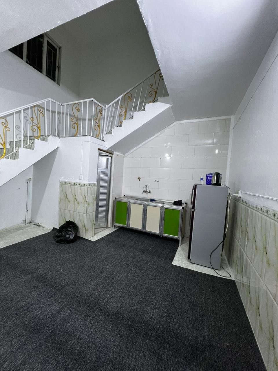 مشتمل مطلوب بمقدمه (٢٢مليون )يتحول باسمك بس يبقه محجوز مساحته 100م في زين القوس المربع الذهبي قرب المدرسه الصينيه طابق واحد متكون من غرفه وهول واستقبال ومطبخ من ظمن الهول وصحيات داخليه وخارجيه وبيتونه وستاره مشتمل نظيف مرتب ما ناقصه اي شي عرض الشارع 10م مطلوب مبادره 85 مليون تسديد قسط شهري 390 الف ويردون مقدمه نقد 22 مليون وبيه مجال . بقية التفاصيل يم صاحبه*********** موجود واتساب  .
