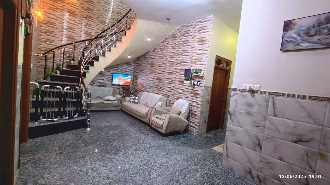 السلام عليكم ورحمه وبركاته
دار للبيع طابو زراعي سند 25 

غرفتين نوم المساحه 235 متر 

الموقع البكرلي مقابل مجمع الفيروز 

السعر 115 قابل للتفاوض 

اليرغب بالشراء مراجعة مكتب ارض الاحلام البكرلي بعد الملعب أو الاتصال على الرقم *********** أبو حسين المعموري
