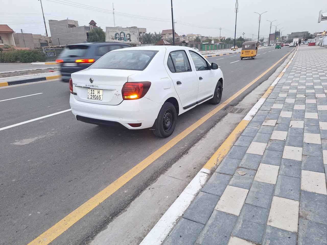 السلام عليكم
من رخصة الادمن المحترم رينو سيمبول ٢٠١٩ رقم بغداد بأسمي مكفولة من الصبغ بيه بارد بالباب ورصعات كير و محرك مكفولات تخم تاير باتري جديد السعر ٨٠ وبيه مجال 
*********** مكان البلديات
