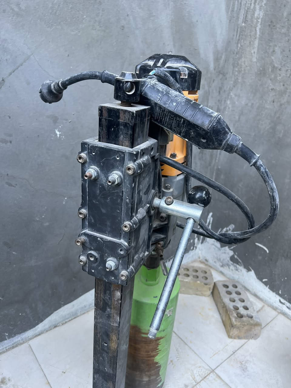 كور استعمال قليل على فحمات الشركه شرط الفحص مع بريمه 6" و 4" السعر 300 العنوان النجف ***********
