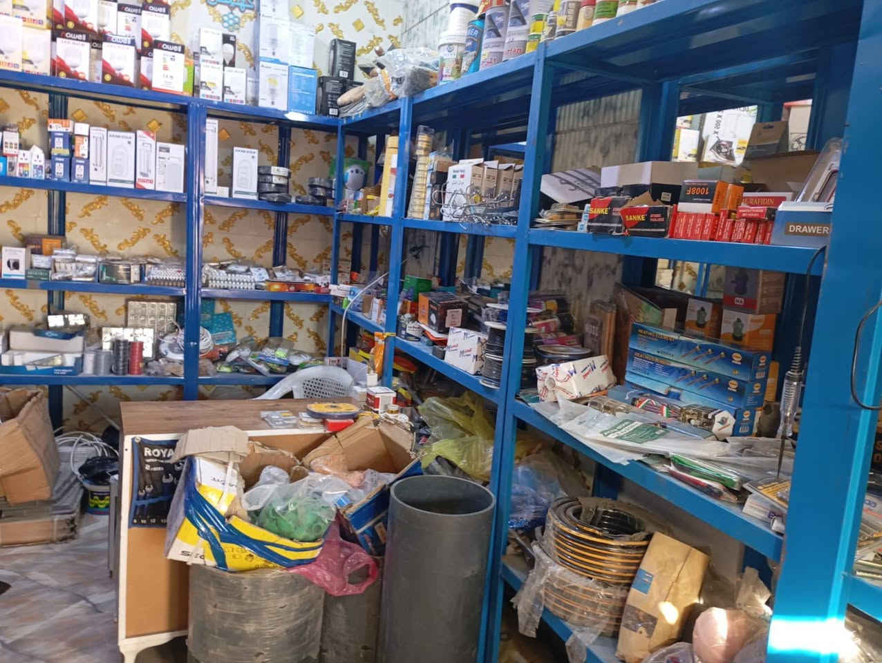 بس الرفوف للبيع عددهم 5 التواصل ع هذا الرقم ***********
