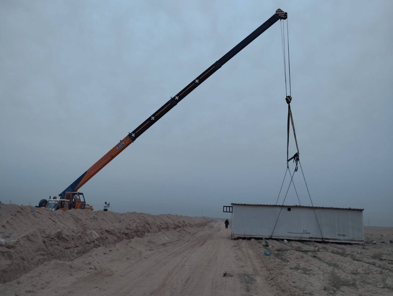 كرين كاتو٢٨ طن للبيع اومراوس رقم بغداد باسمي جاهز للعمل في كربلاء المقدسه للاتصال ***********
