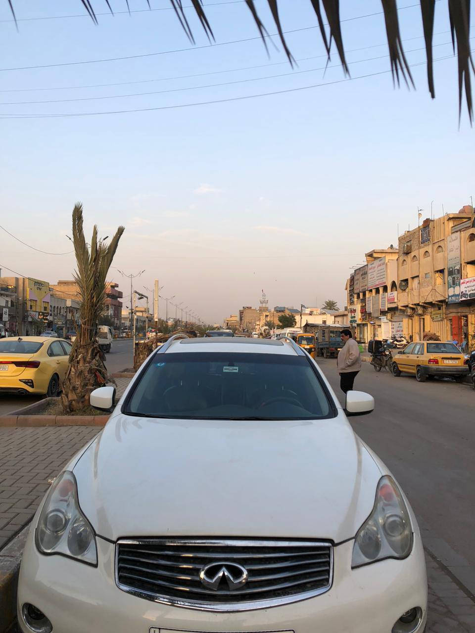 السلام عليكم انفنتي Ex35 
بيع مستعجل  انفنتي موديل 2010 فول واحد على واحد مليانه مواصفات ماشية 55 حقيقي كاملة السيارة ما ناقصها اي شي 

رقم بغداد  

5 بصمات 

مكينه 6 سلندر المرغوب 

تحكم ستيرا اربع جهات 

تبريد تدفئه تبريد قطعتين 

تدفئه كشنات شغالات 

تبريد كشنات شغال 

كير سبورت عادي اوتماتيك 

شاشا كبيره 

سستم صوت ام بي فاير 

كامرات 360. 

سلايت طكتين 

لايت زنون 

لد بكلايت 

خزن مقاعد ميموري 

داخل جلد اسود

مريد شفط 

مري قلاب ويه البك 

حساسات امامي خلفي

تخم تاير 

ويل كب حجم 21

للبيع او مراوس 
 
السعر 110 وبيها مجال للشراي 

مكاني بغداد وهذا رقمي للاستفسار ***********
***********
