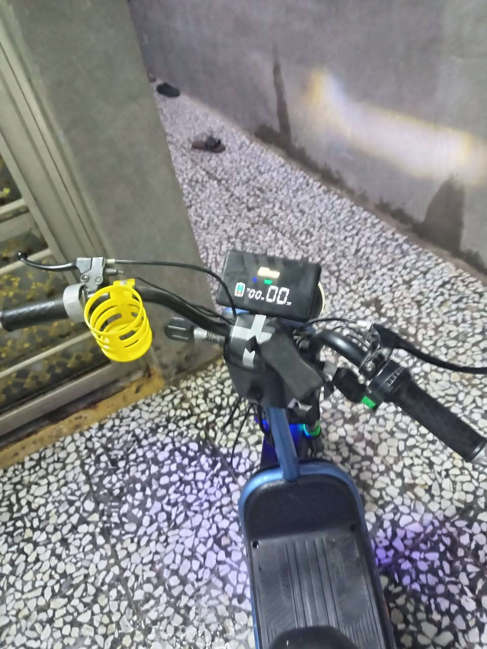 سلام عليكم دراجه للبيع النوع ريان 4 بطاريات جديد استوني شادهن الدراجه نضيف كلش ولو ممحتاج افلوس مابيعها  ولسرعه 47 حجم14

السعر 300 وبيها مجال للشراي 

بيها مجال من 10 للى 30
الاستفسار *********** او خاص
