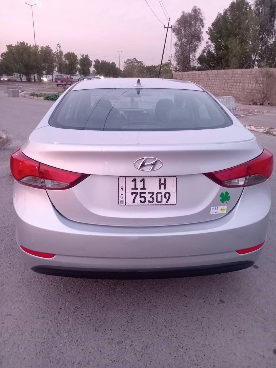 النترا موديل ١٦ كوري رقم بغداد انكليزي بأسمي سنويةل٢٨ هزه جديدة صبغ اربع قطع مثل ماموضح بسونار بدون دواخل محرك وكير اوتو وتبريد خيرمن الله صدر أمامي خلفي وتخم تاير وغرفته مدوشمة جديده حتى الكاعيه  السعر١٠٠ ورقه يعني شده وبيه مجال قليل الاتصال على الرقم ***********بلازحمه لم ارد على الفيس مكان السيارة بغداد
