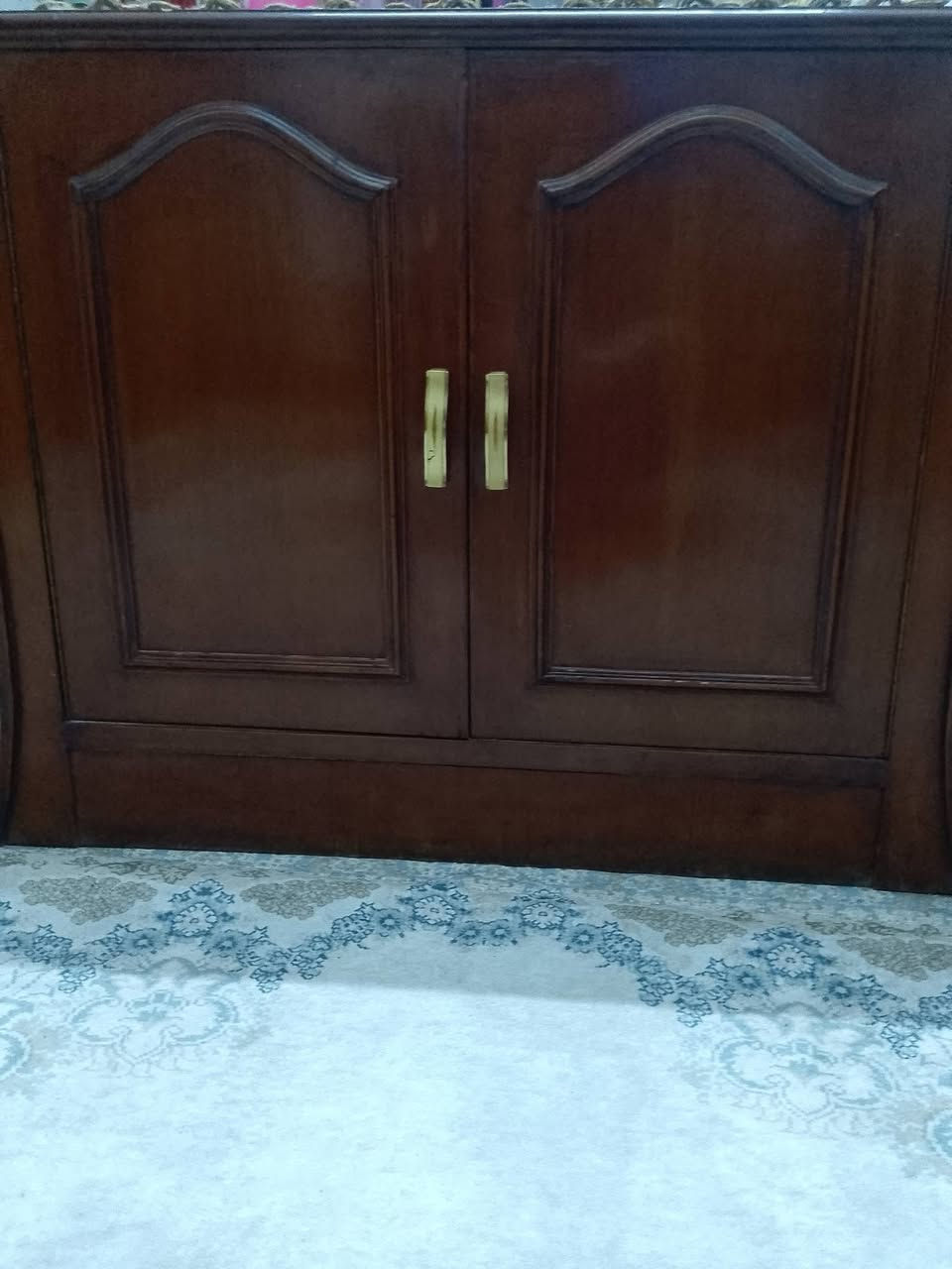 السلام عليكم غرفه مستعمله للبيع سعره ٦٥٠ وبيها مجال ***********
