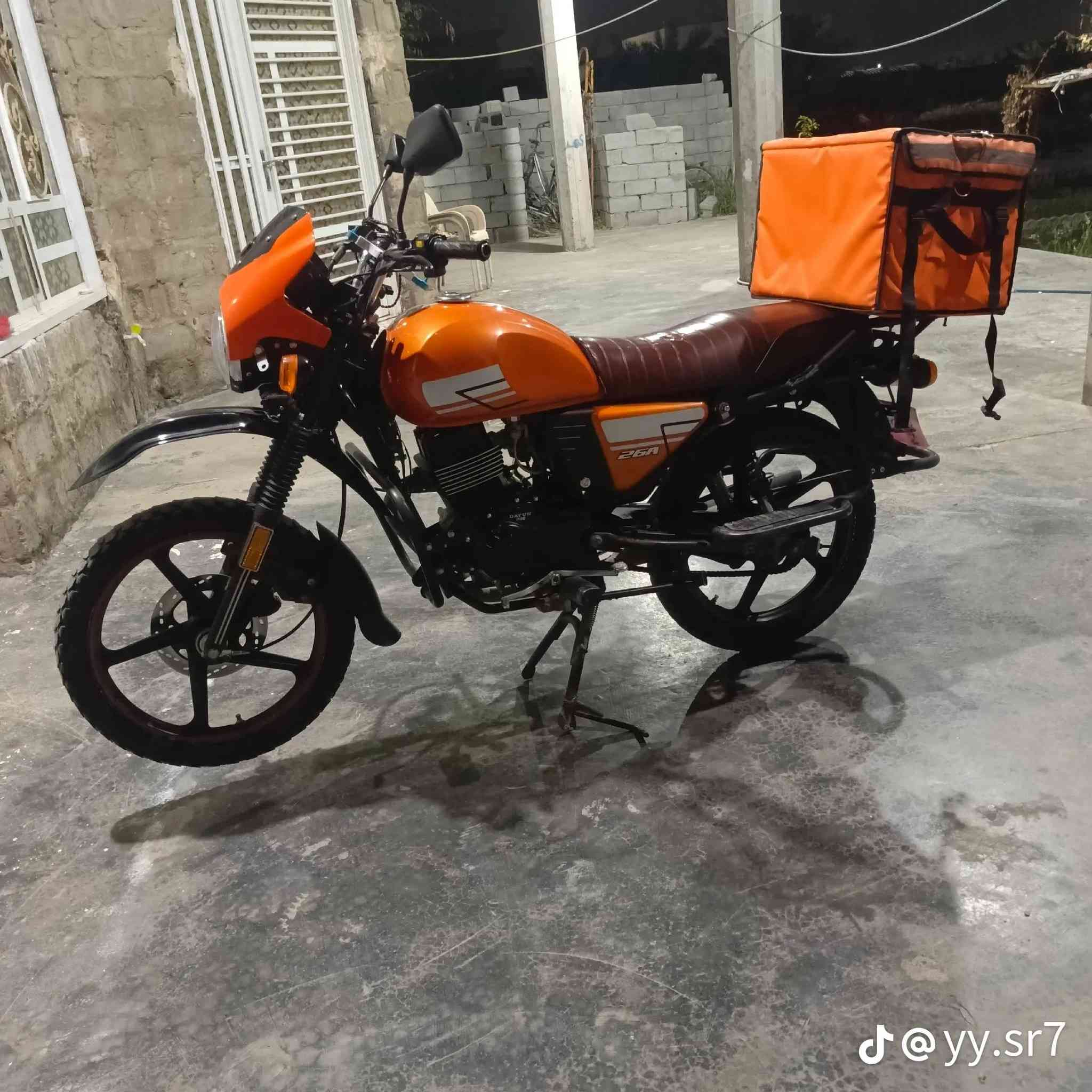 سلام عليكم مستعجل على بيعته دراجة دايوان نفخ موديل 23مكينه 200اوراق اصوليه دراجة مكفوله من كلشي المكينه مكفوله مامفتوحه  السعر 2100وبيه مجال حك الجيه المكان بغداد الشعله ***********اتصل متواجد بكل وقت
