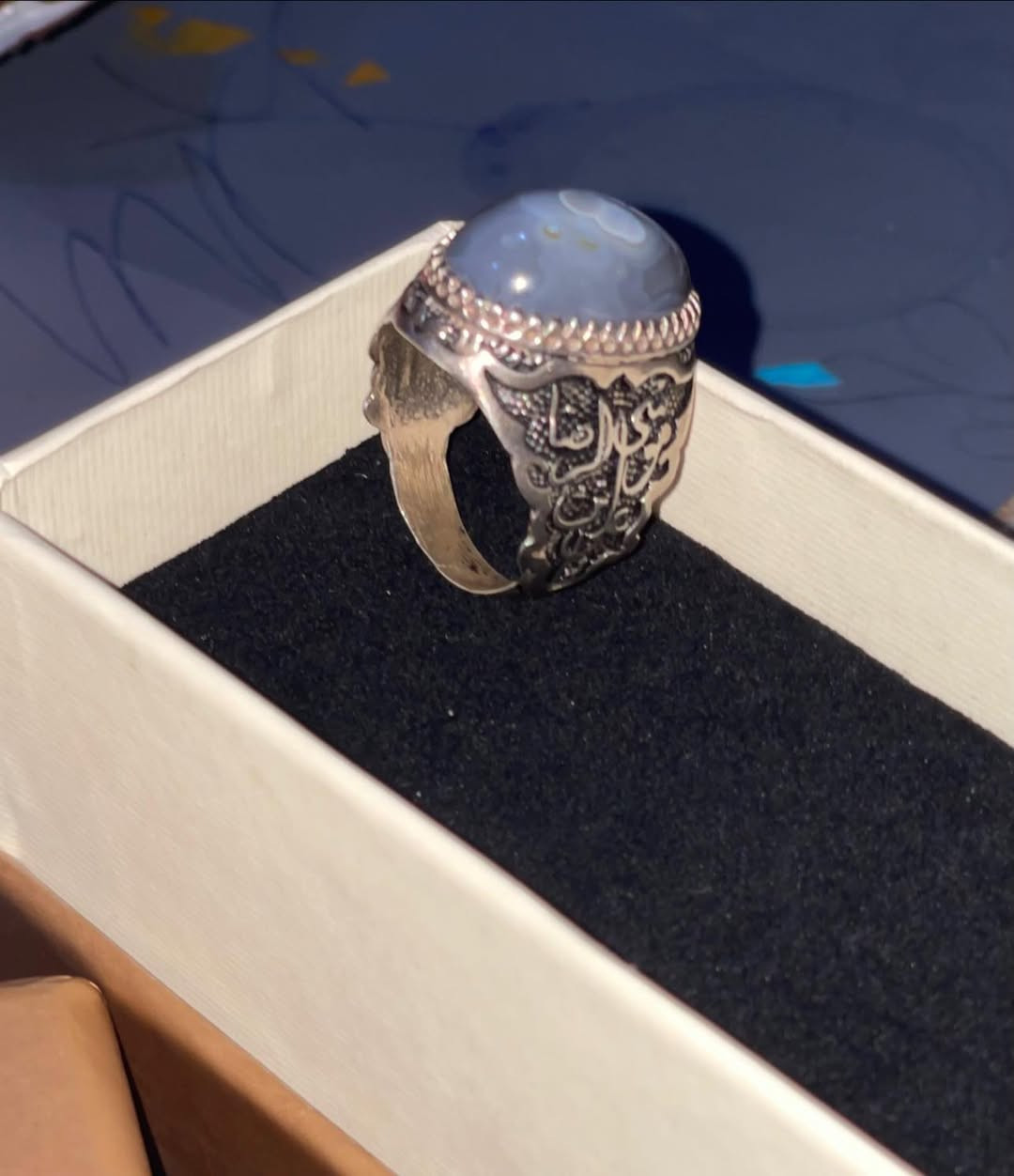 خاتم رجالي فضة ختم ٩٢٥
حجر سليماني آصلي ، الوزن 10.83 
منقوش عليه ( علي بن موسى الرضا )
السعر  ٥٠ الف ، توصيل ٥ الاف 
بغداد وجميع المحافظات .


**إذا كنت صاحب هذا الإعلان وتريد حذفه لأي سبب، رجاءا أرسل رسالة إلى الدعم الفني**