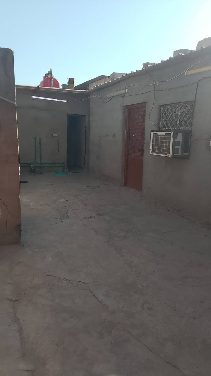 بيت تجاوز للبيع
مكان الزعفرانيه 
سعره ٢٣ 
مساحته ١٠٠ متر 
استقبال 
و٣ غرف 
طرمه وحمام ومطبخ 
***********
