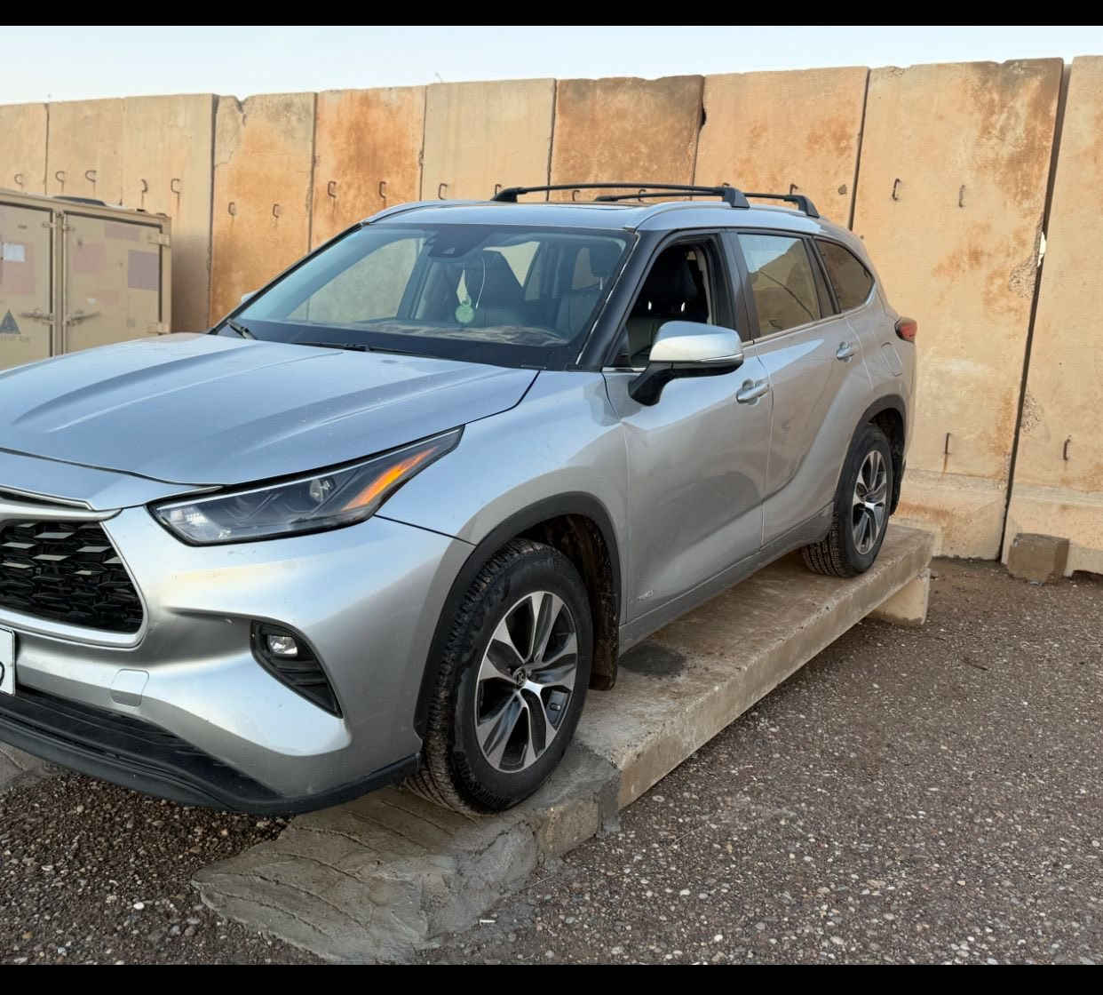 بسم الله الرحمن الرحيم
هايلندر هايبرد وارد امريكي 2024 XLE
رقم بغداد 
الممشه 24.5
الموصفات 
مكينة 2500 هايبرد مرغوب 
تخم تاير جديد 
فور ويل 
دخول ذكي 
تشغيل ذكي 
تشغيل عن بعد 
شاشة كبيرة 
فتحة سقف 
كشنات جلد 
كشنات تدفئة 
كشنات Vip منفصل 
كشنات كهرباء السائق والراكب
باب الصندوق  اتو حساس على القدم 
تبريد منفصل ثلاث قطع مركزي 
تدفئه مري الجنابيه 
نقاط عميه فالمري 
رادار امامي
رادار خلفي 
تثبيت مسار 
مثبت سرعة 
توجد مواصفات اخرى لم تذكر 
السعر 295 ورقة 
الرقم ***********
