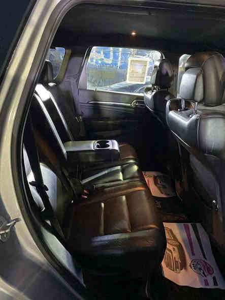 السلام عليكم جيب ٢٠١٩ اصل. ادوات كصة جنطة السيارة خليجية بالكارررررتوووون  ماشية ١٠٠ الف حقيقي  السيارة احلى من الصور  ومابيهه نقص برغي. نص مواصفات داخل. جلد اسود تشغيل عن بعد  لايت ليد اوتو ستوب بصمة  كير بالستيرن  تحكمات ستيرن فول.  متومه طبق الاصل مكانهه بغداد عارضهه ب ٩٥ مجالهه شي بسيط حك الجية ***********
