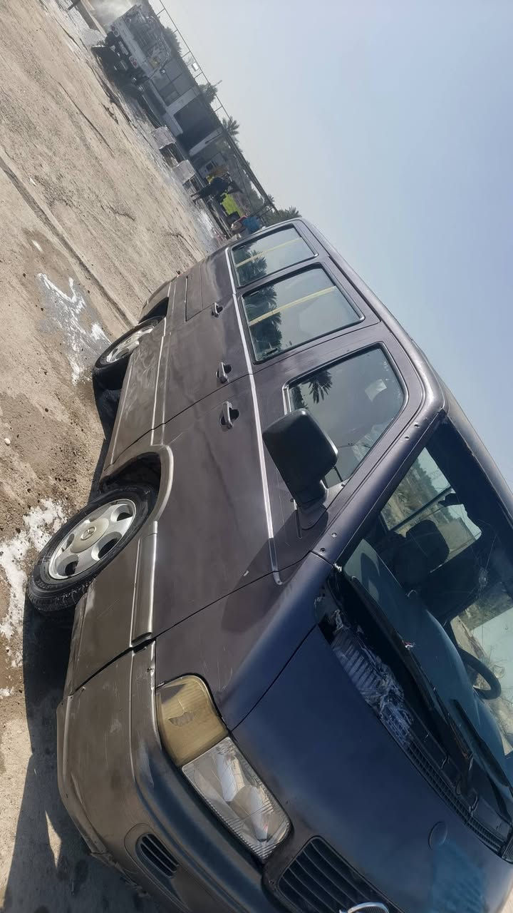 السلام عليكم للبيع موديل 96 مالكها بلهاشميه 
مكينه جديده لاتبخير ولا تنقيص ستوني شادها غرفه حلوه تخم تاير جسور جدد سياره عايزها بس داينمه السعر 35وبيها مجال  اتصل ***********
