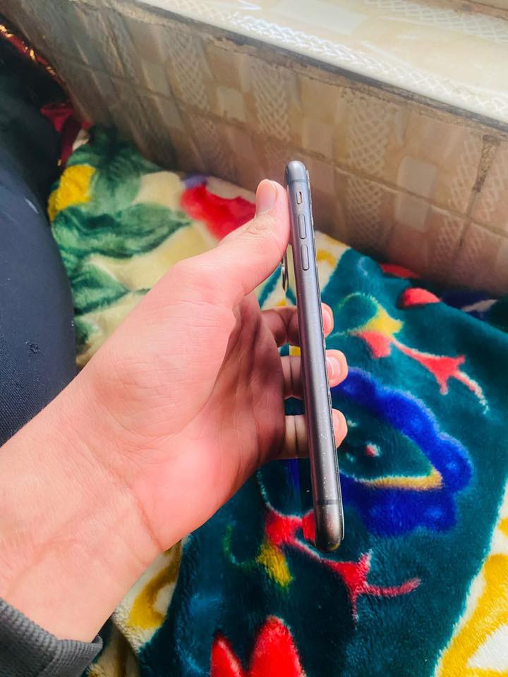 آيفون 11عادي بطاريه (93) ذاكره 128)شرط مامفتوح السعر 325) وبيه مجال***********
