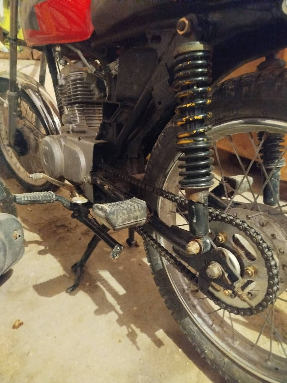 سلام عليكم من رخصه الادمن دراجه ايراني شلامجه شرط المحرك نضيف نهضه ومعدل شاصي كفاله جديد مكفول من طكت الجكوج ما مفتوحه غراضها جداد عوزها بس دبلات وره السعر 550وبيها مجال واتساب ما متواجد فيس ***********
