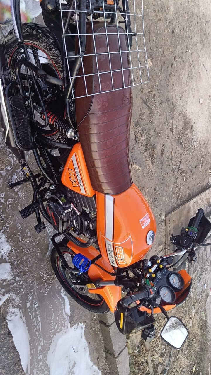 سلام عليكم دراجه دايون مرقم موديل 23 نهايته نازله 24 دراجه خير من الله مكينه 200 للبيع السعر 2200 وبيهه مجال بصيط شراي يجي خاص ا و يتصل ع رقم ***********
