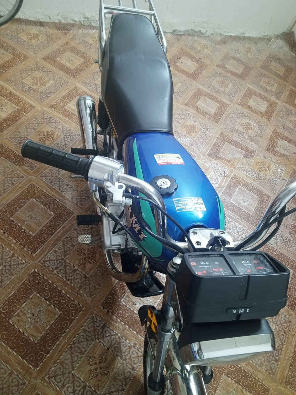 نامه اوراق اصلي مو سكنر مكينه شلامچه 23 شاصي اصلي 19 دراجه كامله برغي ما ناقصهه كلشي يشتغل بيهه لايت بك لايت و اشايرها موجودات بس مشادهن دراجه حبل نضيفه و كلشي مابيه السعر 960 قفل 
تواصل واتساب 
***********
