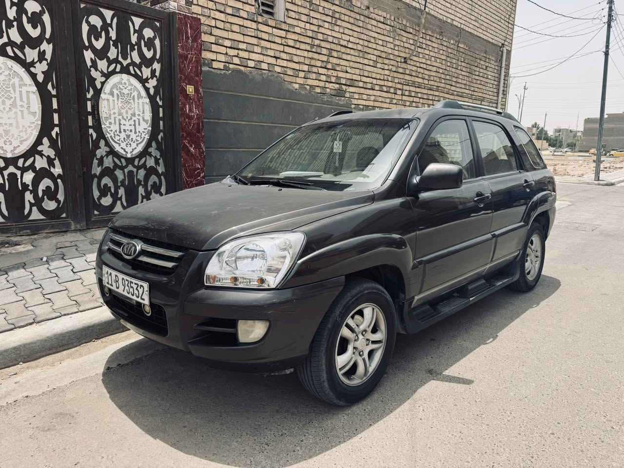 السلام عليكم 
سبورتج2009
خليجي 
محرك 2000
السيارة غاز وبانزين 
شديتلها منضومة غاز ب٦٥٠الف 
ودوشمة جديدة 
وادامة للتبريد هستوني كملتها 
السيارة انضربت باب الخلف السائق وبدلتها وبيها شخوط بسيطة تتكحل بلكارت 
السعر ٩٥ ورقة 

اتصل واستفسر اذا تحب ***********
