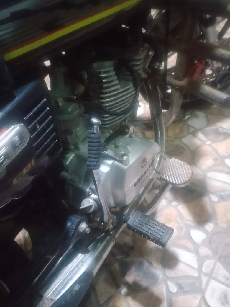 سلام عليكم منرخصت الادمن متوفر دراجه النوع سونك ايراني نضيفه ومالها اي نغص مكاني بغداد الطارميه......اني مكلف بنشر رقم صاحب الدراجه...***********...وبي واتساب
