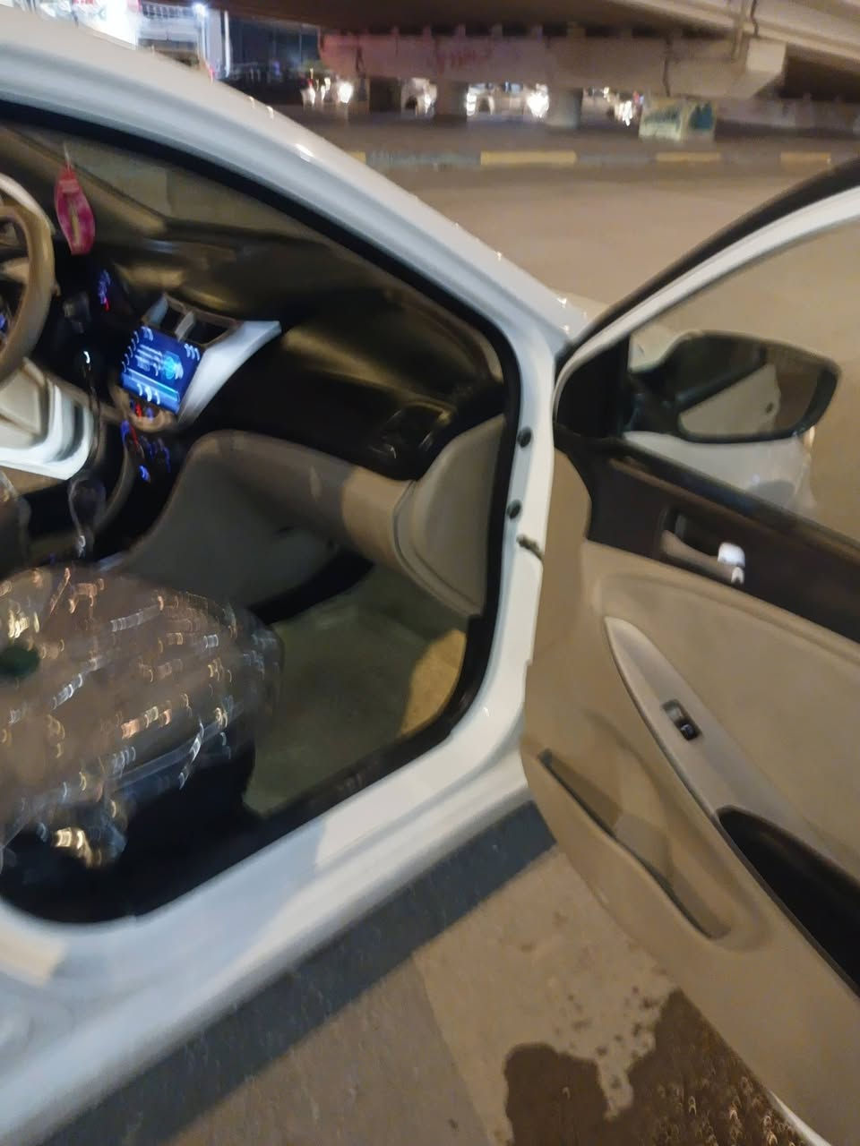 اكسنت موديل 2016 خليجي صبغ بابين بيها جير محرك صدر كهربائيات تخم تاير حداديه كلها جديده هزه جديده سياره خير من الله سعر 95 ***********
