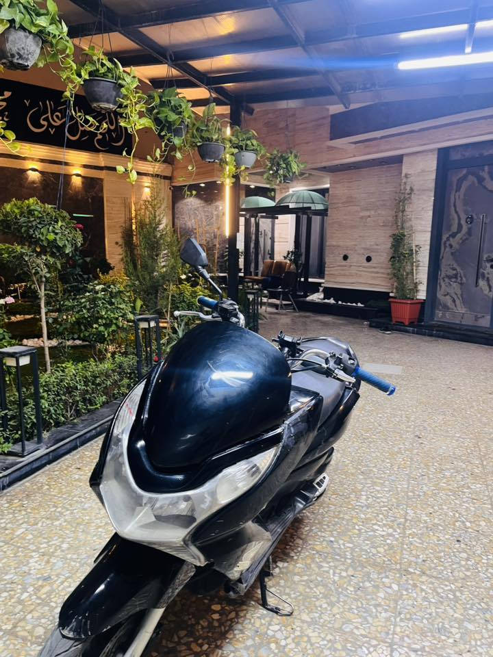 السلام عليكم
Pcx جيب اول ياباني jf
محرك 125 سيسي 
الدراجةنكرة شرط تفحصها وتروح 
بيها كلج امامي تعبان والكفرات بيها ملاحظات 
مكانها بغداد 
بغداد الجديدة
السعر950 وبيها مجال
***********
