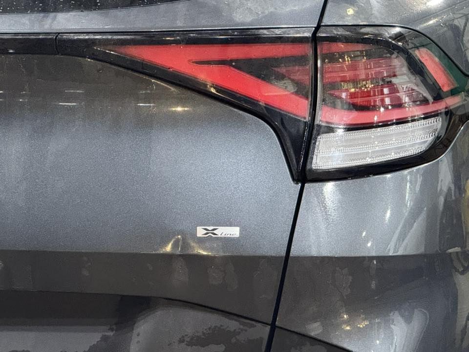 سبورتج ٢٠٢٤. مواصفات   X-line نظيفة جداً
ماشيه 30 الف كيلو 
حادثها باب السايق مبدل نفس اللون واللي وراه مبدل  ونص الجاملغ الأمامي جهة السايق مصبوغ توحيد لون 
 مواصفاتها فول الفول
 محرك 2500
بانوراما
بصمة : تشغيل - ابواب - صندوك
صندوك كهرباء شاشة كبيرة على طول الدشبول دجتل كامل 
كيجات الكترونية متغيرة حسب الوضعيات 
تشغيل عن بعد  
كار بلي 
نظام ملاحة gbs
ثلاثة انظمة القيادة : سبورت - عادي- 
سمارت - 
الاضواء ترحيب عند الاقتراب مع ترحيب داخلي عند الصعود او المغادرة الأضواء ليد
. شحن وايرليس
هيتر امامي بالستيرن والكراسي 
 منافذ تايب سي عدد 3 مع 2 في الكشنات ومنفذ يو اس بي ومنفذ جداحة
هاند بريك بصمة
لد نهاري 
 اوتو هولد
. فول رادارات امامية وخلفية وجانبية360 درجه
مانع اصطدام خلفي وحساسات
 تحديد مسار ذكي
 قيادة أليه ذكية
 نقطة عمياء
 كروز سرعة. 
تدفئه وتبريد كشنات( امامي وخلفي )
كشتات كهرباء 
وضعيه تغير صوت المحرك
 اشاير بالمري
شاشة لمس متغيرة لتحكم الميديا او لتبريد
. ستيرن فول تحكمات
اقتصاديه وعائليه 
وبعد بيها مواصفات هواي 
رقمها بغداد بأسمي  تحويل ثاني يوم
للبيع او المراوس حسب القناعه 
العنوان بغداد 
الهانف*********** 
السعر 22000 وبيه مجال حك جيتك وبالعافيه على اللي تصير من نصيبه
