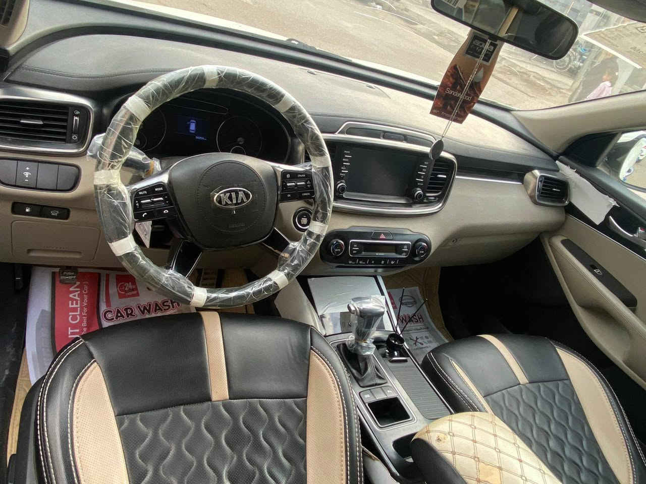 سلام عليكم  
سياره سورنتو خليجي 20 البيع مكفوله كفاله عامه 
7 راكب ماشيه 94 
للستفسار ***********
