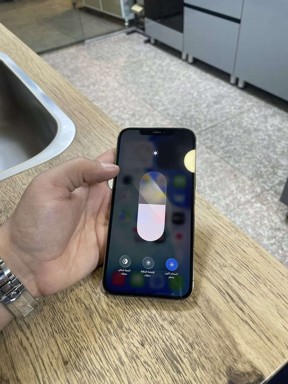 سلام عليكم للبيع أيفون 12 برو ماكس التليفون حلو نضيف مبدل بي فقط ضهر خوش نوعيه بطاريه 74  السعر 450 وبي مجال العنوان بغداد الاعضميه ***********
