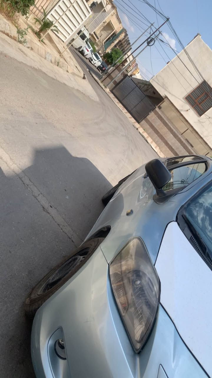 سياره كه لايه كي هه يتي بي وه ر گه ران به عيزام ده فرؤشم 
*********** أربيل, العراق
