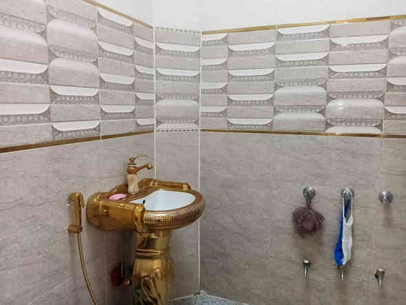 السلام عليكم دار المساحه 160 متر ركن بناء سنه 2025 غرفتين نوم وصاله واستقبال ومطبخ حمامات3 العنوان الخالص شويخيرات*********** بيع او مروس
