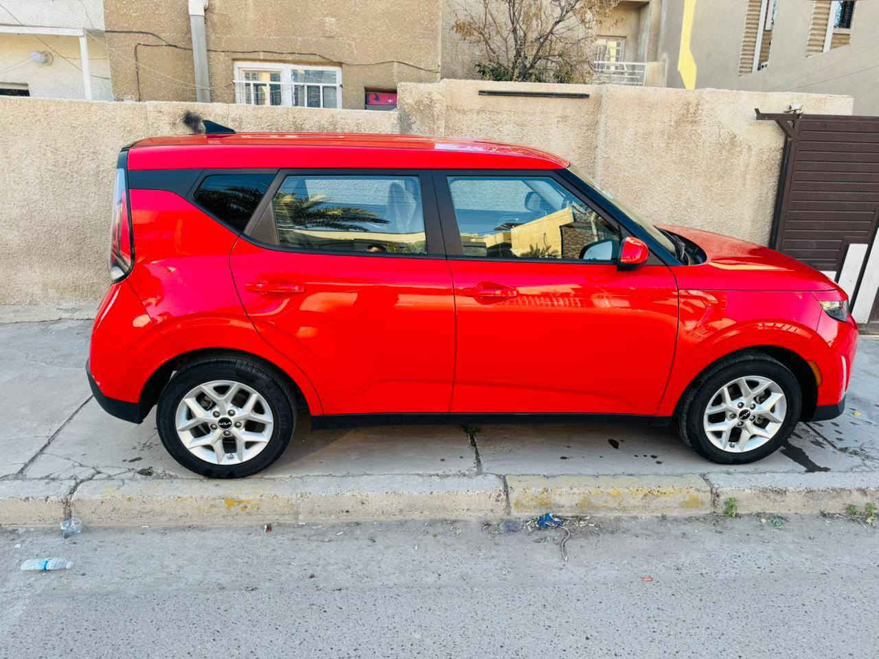 كيا صول موديل 2023
حدثها جالملغ خلفي بدون دواخل

المواصفات 

شاشة دجتل  

محرك 2000 دوش

رادار امامي

رادار خلفي

رادار جانبي

شاشة كبيرة

كامرة دوارة

اوتو ستوب

تحديد مسار

قيادة ذاتية

توقف ذاتي 

تنبيه عند مغادرة المسار

كروس سرعة

مانع انحدار

ويل كب حجم 17  

حساسات 360 درجة

وضعيات قيادة

شحن واير ليس 

وبعد بيهة مواصفات

سيارة جاهزة وكاملة بدون نقص 

 صورالحادث مرفقه بالمنشور رقم الهاتف ***********

مكانها واسط مركز مدينه
