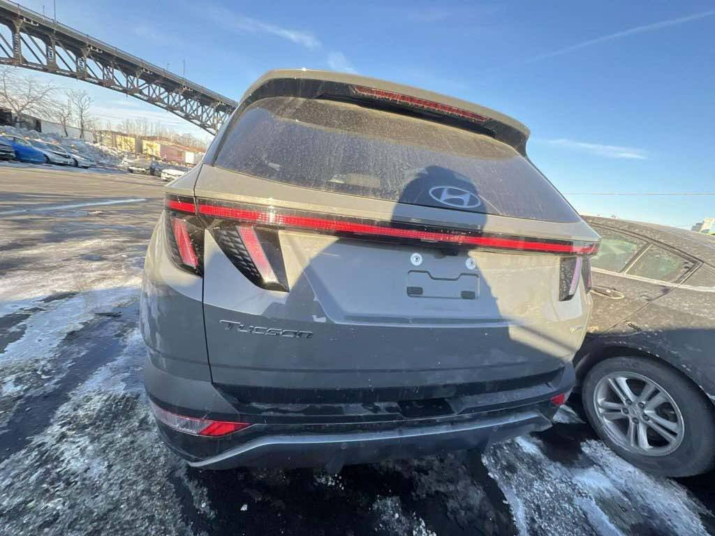 توسان موديل 2024 لمتدد بانسب سعر
ماشيه 24 الف مايل 
المحرك: 4 سلندر سعة 2.5 لتر.
القوة: 187 حصان وعزم دوران 178

💎 ســعــر ✅ ::  الــرد تلقائي 📮

ناقل الحركة: أوتوماتيكي من 8 سرعات
بتقنية SHIFTRONIC.
نظام الدفع: نظام HTRAC
للدفع الرباعي المستمر (AWD)
قياسي في فئة ليمتد

الإضاءة: نظام إضاءة LED
كامل (أمامية وخلفية)
مع إضاءة نهارية مميزة مخفية في الشبكة.
السقف: فتحة سقف بانورامية واسعة.
وباقي المواصفات معروفة

السيارة بالاردن مدة الوصول 45 يوم
مصلح وكامل بأسم المشتري
رقم صـــاحب سيارة:  *********** واتساب

لعرض سيارتك على الصفحة بنفس الطريقة راسلنا
