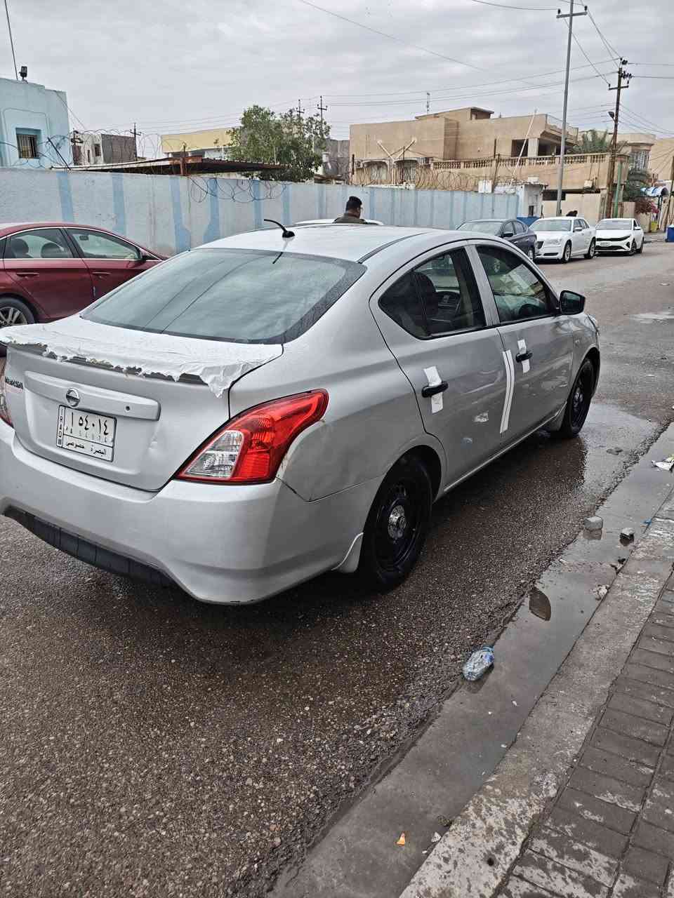 سلام عليكم نيسان فيرسا مديل 2019 وارد امريكي بيه ٣ قطع تبديل بجم مكينه كير حداديه تخم تاير كله جاهز رقم بصره مشروع وطني تحويل ثاني يوم بشرط سعر 80 وبيه مجال مكان سياره بصره قبله حي مهدسين رقم هاتف ***********
