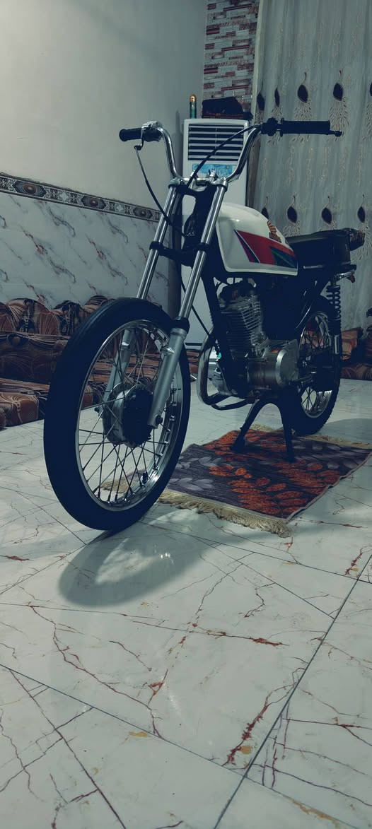 السلام عليكم دراجه نامه امتياز 24 شاصي 20 نامه برو مفتوحه بس ولفات تعميره 24 دراجه حلوه ترايك وين مايعجبك السعر 650 وبيه مجال قليل للطيبن ***********
