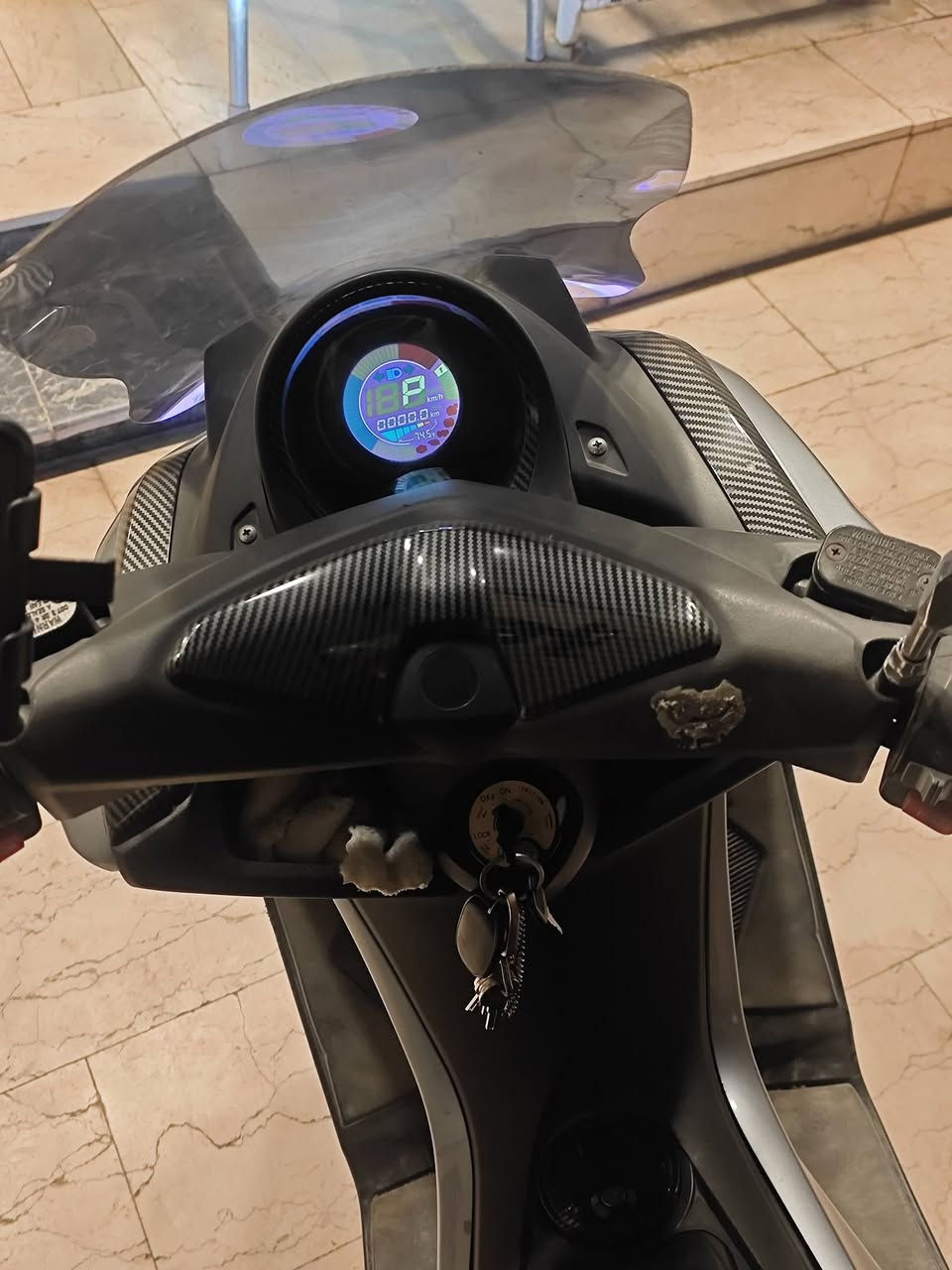 ⛔ دراجة شحن GTX شبيهه N MAX البانزين كاملة مكملة من كل نواحي
⛔ الدراجة تجي ب6 بطاريات كبار حجم كل بطارية 45 امبير تمشيك بحدود 60 كيلو حسب السرعة بعد
⛔ سرعة الدراجة 90 يعني خير من الله بالسرعة و رزنه حيل بيهه معدل يخبل
⛔ كهربائياتهه كلهه شغالة لد متغير و لايت عالي ناصي اشاير كلهن فول
⛔ الدراجة مزودة بكشن دبل و انارة متغيرة جوة الدراجة 
⛔ الدراجة نظيفة موضحة بالصور للبيع فقط 
⛔ سعر الدراجة مليون وبيهه مجال للشراي
⛔ مكان الدراجة بغداد الاعلام بشارع الضغط 
⛔ رقم الهاتف : ***********
