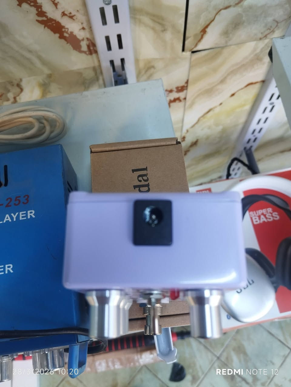 سلام عليكم  بل امزون طلعن هاي الغراض مال موسيقه أعلى سعر ابيع عندي توصيل جميع  محافظات العراق ب5 
*********** عنواني بغداد شارع الكفاح مجاور جامع عادل الرفقاني
